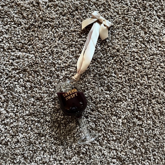 NEW Taylor Swift That Ain’t My Merlot Ornament - Picture 4 of 6